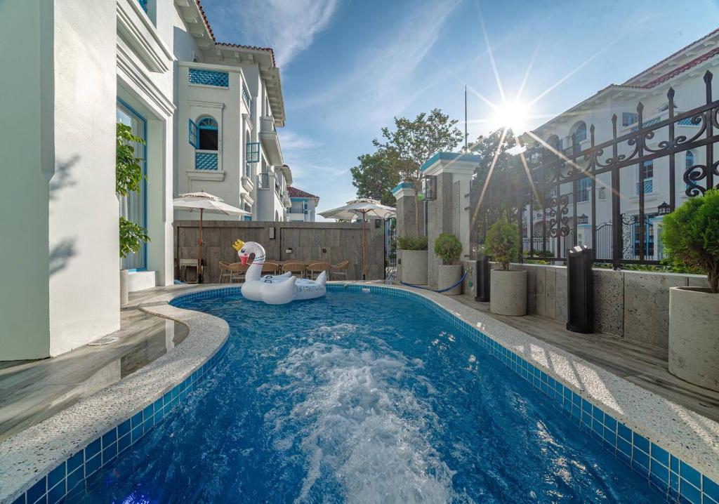 S Villa Ha Long - City Center, Near Beach - 6BR Private Villa with Pool, Jacuzzi, Sauna, Karaoke – Ha Long Bay